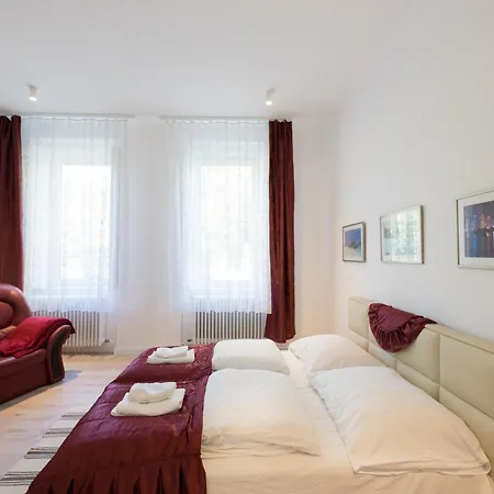 Wagner 902 With Free Private Parking